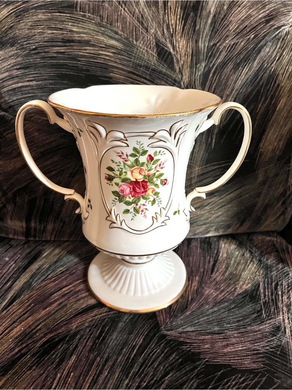 Vintage old coutry roses royal albert vase